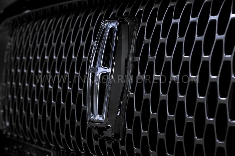 Логотип Lincoln Navigator L by Inkas 2020 года  (фото 8 из 12)